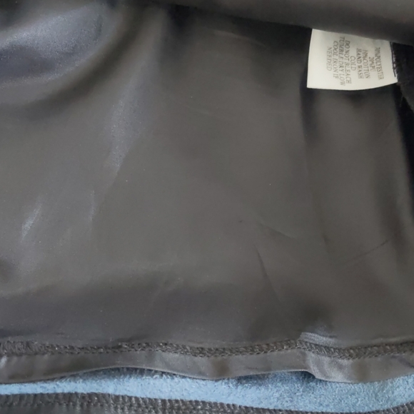 Black lace top with peplum bottom - Picture 4 of 4